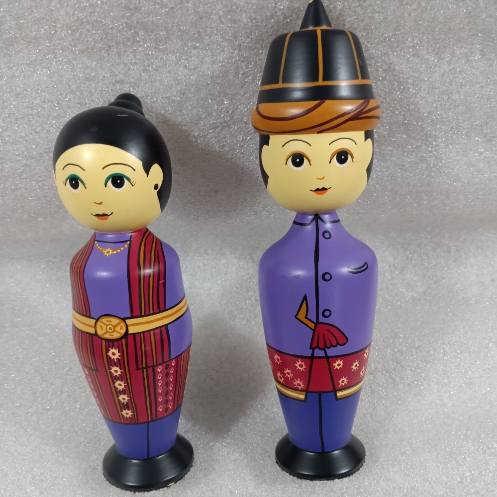 Traditional Wooden Kokeshi Dolls Wedding Bride Groom Indonesia Batik Keris